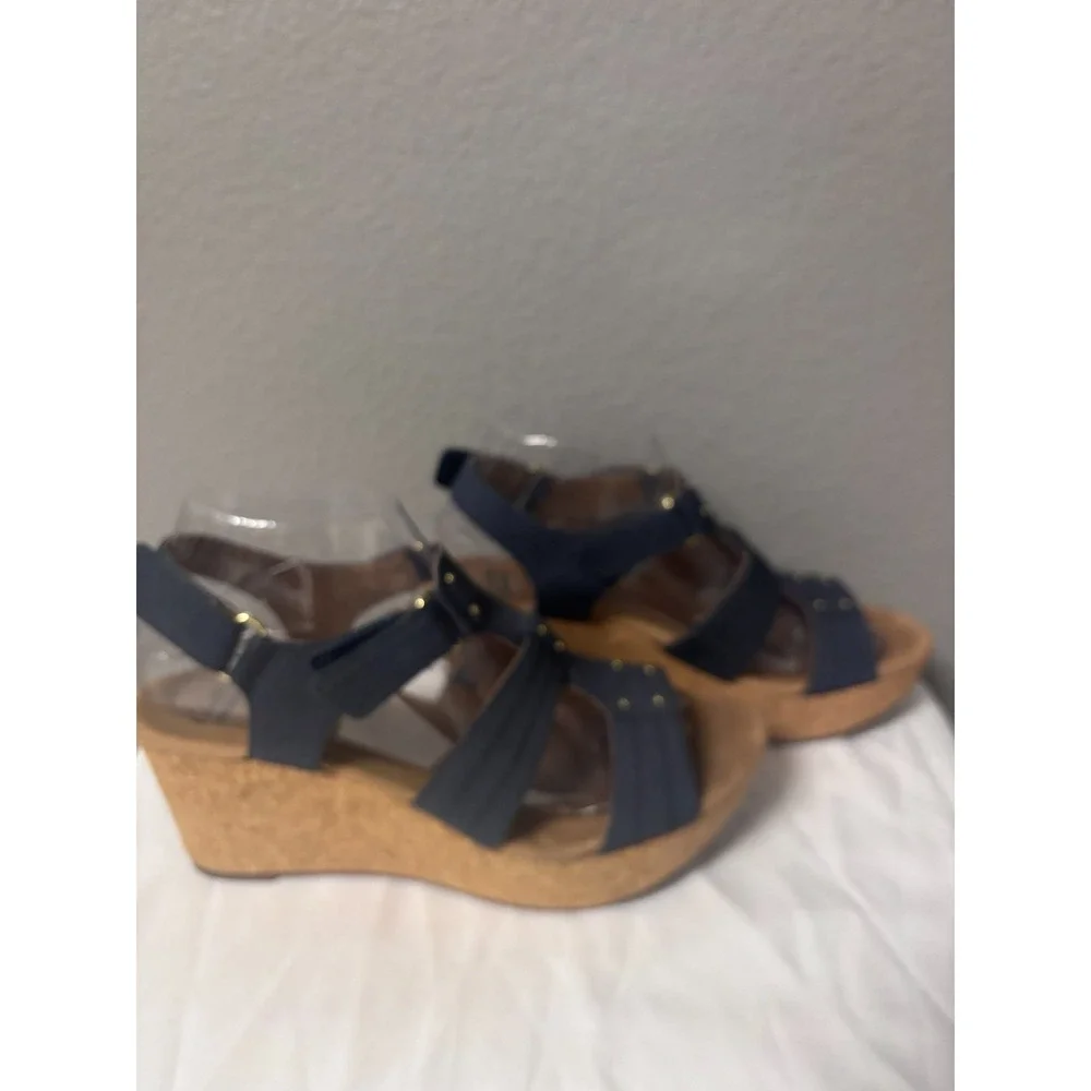 Clarks Womens 8.5 Wedge Sandals Navy Blue Studded Cork Platform Cushion Soft